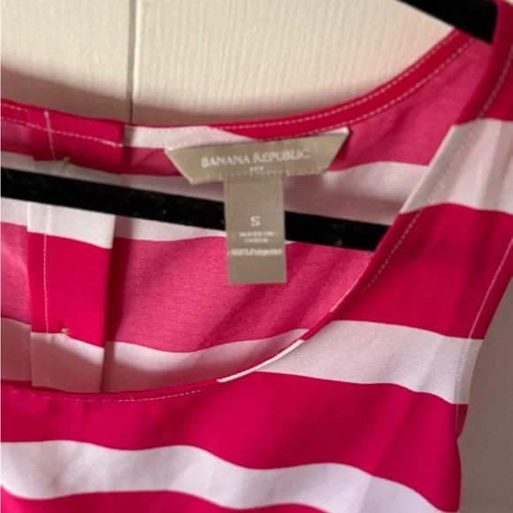 Banana button-back sleeveless top bottom stripe is navy, but can look black - Picture 5 of 7